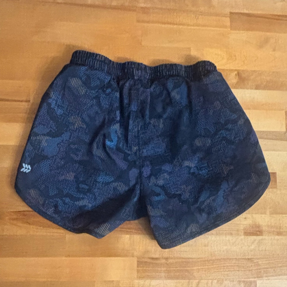 All In Motion Patterned Shorts - Picture 2 of 3